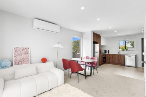 Cosy Stay Close to Airport